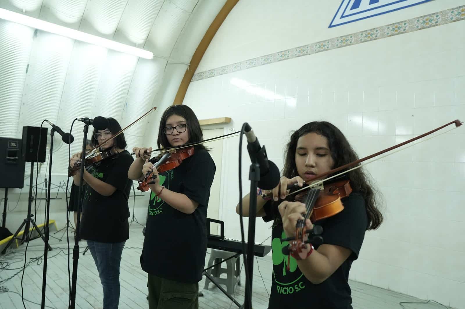 Demuestran alumnos su talento artístico