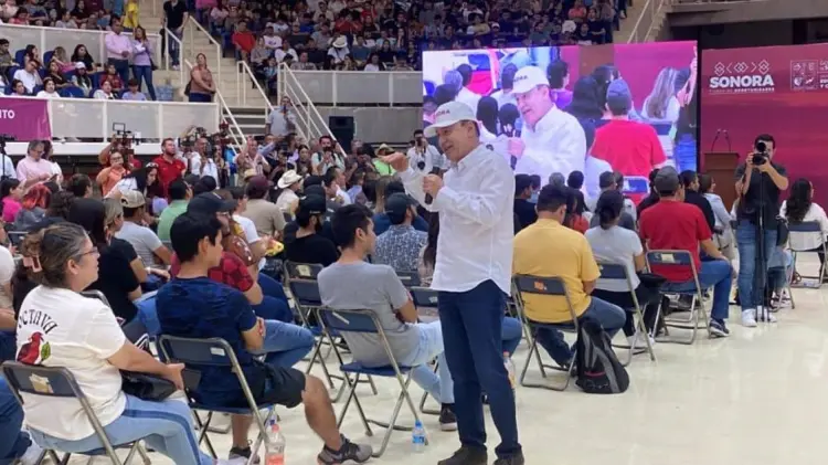 El gobernador Alfonso Durazo reiteró que las becas para los jóvenes son prioridad (Especial/EXPRESO)