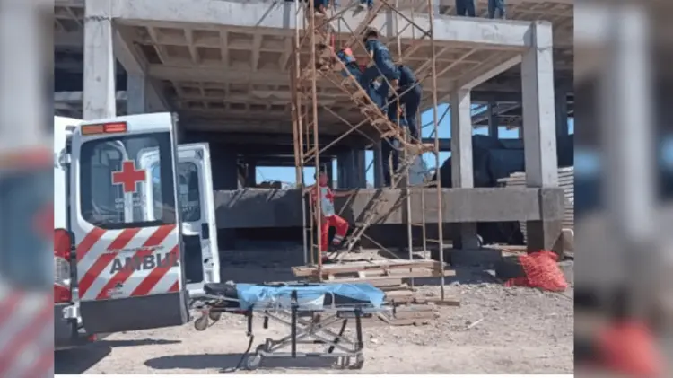 El trabajador fue auxiliado para llevarlo al hospital más cercano. (Foto: Cortesía)