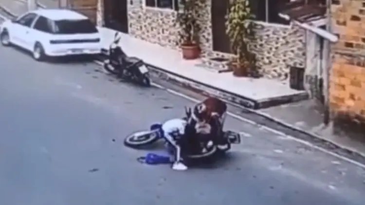 Los hechos fueron captados en video mediante una cámara de vigilancia. (Foto: Captura de video)
