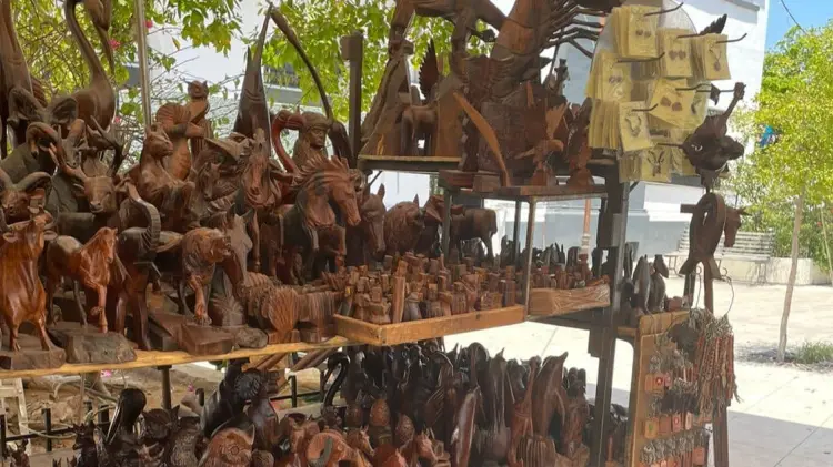 Estas artesanías suelen ser un buen suvenir para quienes visitan la ciudad. (Sandra Solís/EXPRESO)