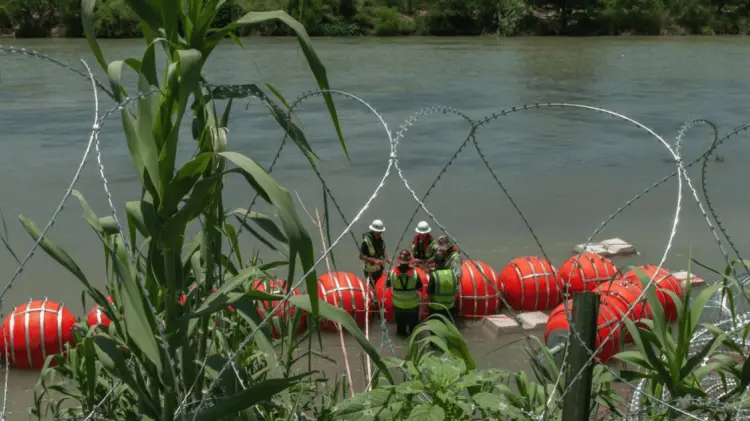 Las boyas ya han cobrado la vida de migrantes en el río Bravo. (Foto: Cortesía)