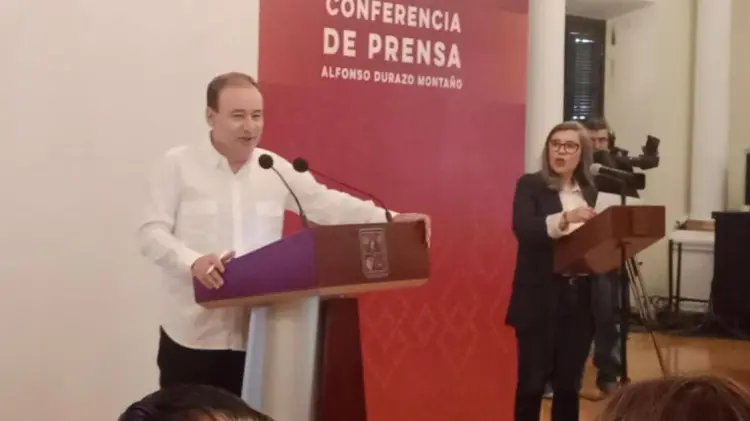 Alfonso Durazo, gobernador de Sonora y Wendy Briceño, titular de Sedesson. (Especial/EXPRESO)