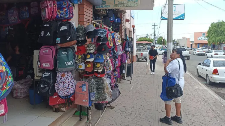 Padres gastan hasta mil 800 por alumno en regreso a clases (Foto:John Castellón/EXPRESO)