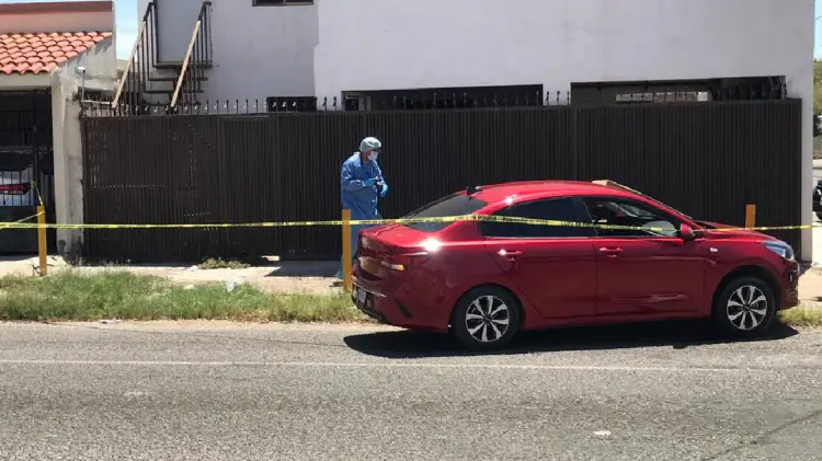 Hombre perdió la vida al lado de su vehículo en colonia Balderrama (Foto:Jesús Ballesteros/EXPRESO)