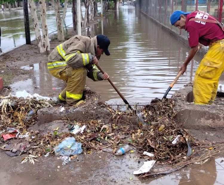 Huracán Hilary deja calles y casas inundadas en Etchojoa y Huatabampo