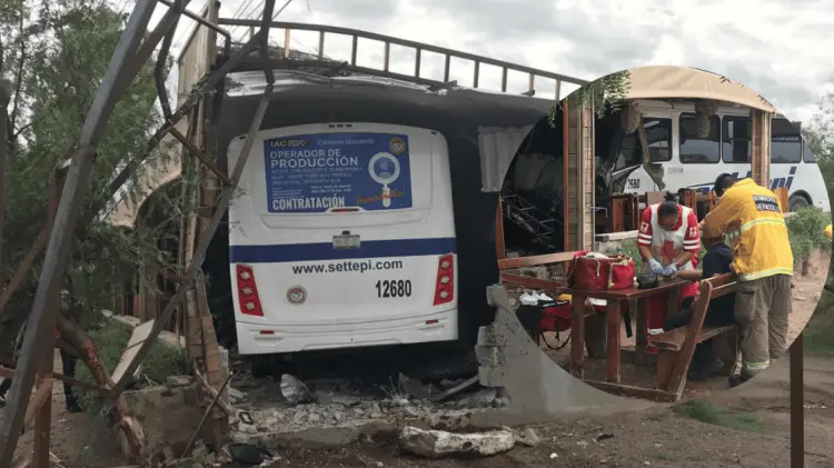 La unidad de transporte quedó al interior del establecimiento. (Fotos: Jesús Ballesteros/EXPRESO)