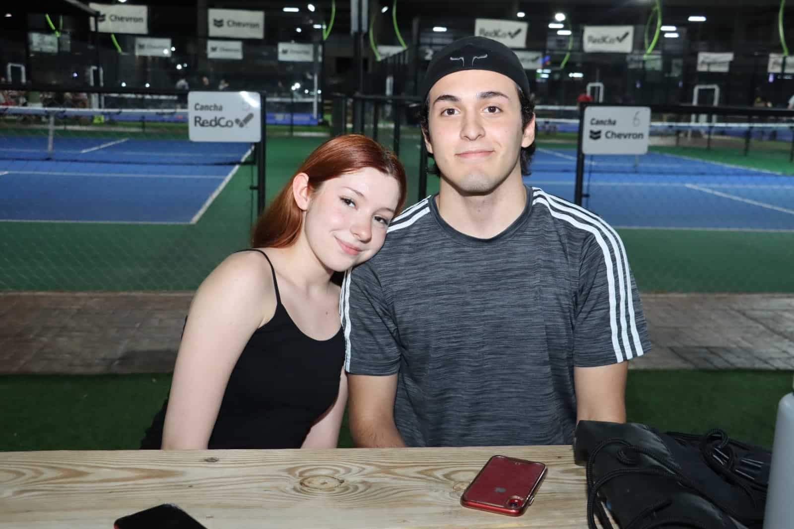 Practican su deporte favorito en DUO Padel Park