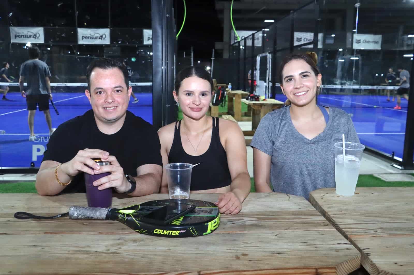 Practican su deporte favorito en DUO Padel Park