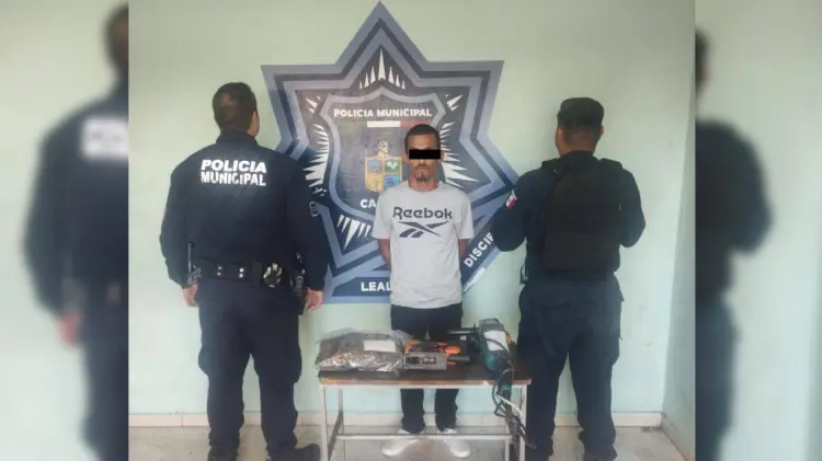 Policías detienen a un joven por robo en escuela de Cajeme (Foto:Especial/EXPRESO)