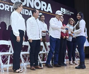 Entrega Gobierno Estatal 949 becas para alumnos de Agua Prieta