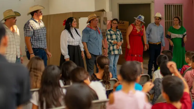 Piden apoyar a menores de edad con donación de útiles escolares (Foto:Especial/EXPRESO)