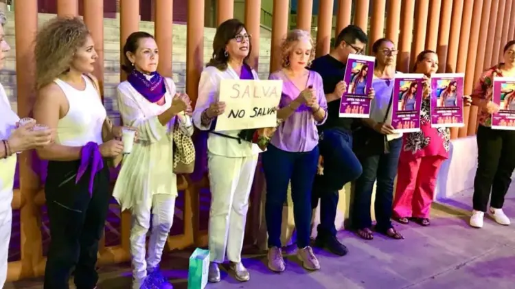 La vigilia se llevó a cabo a las afueras de la Fiscalía de Sonor. (Foto: Jorge Flores/EXPRESO)