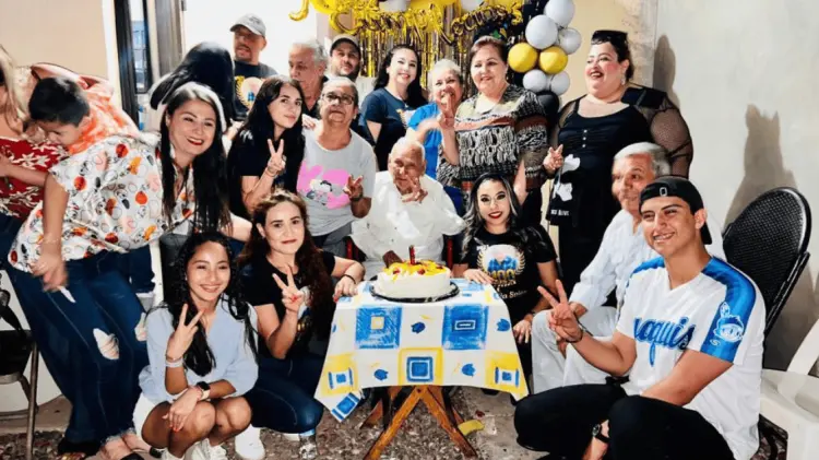 Jorge Salas ha festejado su centenario de gran forma con familia. (Foto: Cortesía)