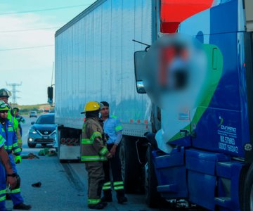 Choque entre dos tráilers deja un muerto en la carretera Hermosillo-Nogales