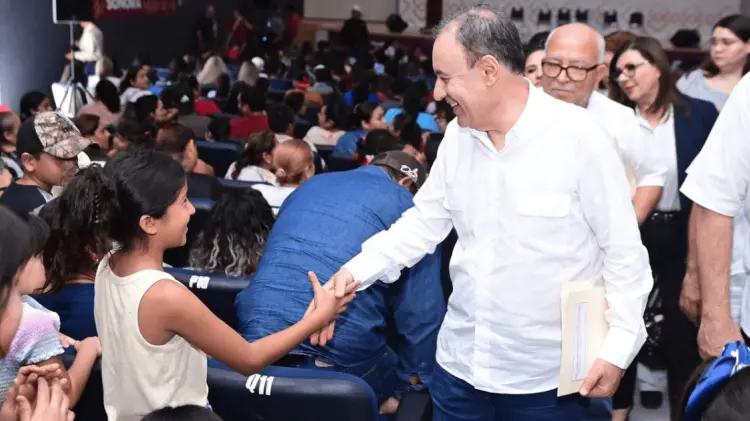 Las becas tienen como objetivo evitar la deserción escolar. (Foto: Especial/EXPRESO)