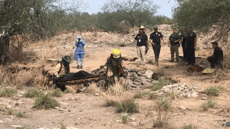 El cuerpo fue extraído en estado de descomposición. (Foto: Jesús Ballesteros/EXPRESO)