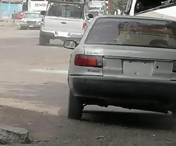 Baches y socavones cobran factura a taxistas en Navojoa