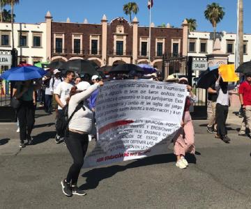 Estudiantes del Conacyt marchan a Palacio de Gobierno por falta de becas