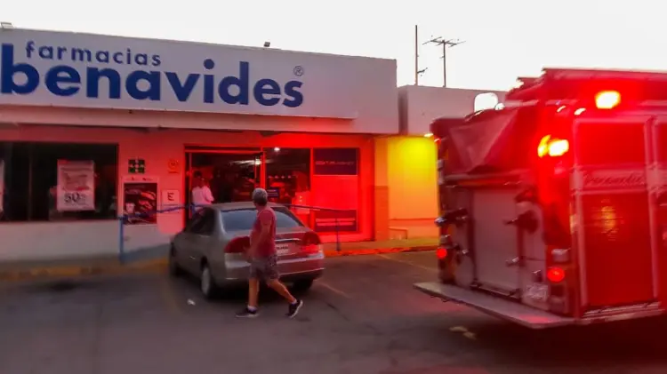Farmacia registra conato de incendio en Bugambilias (Foto:Cristian Ruiz/EXPRESO)
