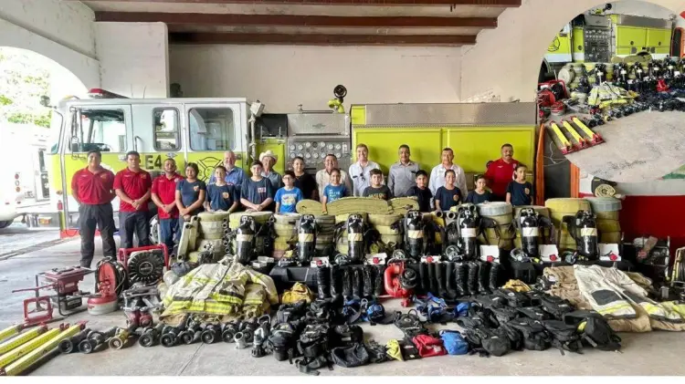 Bomberos de Álamos reciben donación de equipo desde EU (Foto:Especial/EXPRESO)
