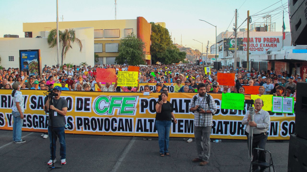 Marcha de usuarios en Hermosillo contra restricciones de pago en CFE