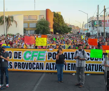 Marcha de usuarios en Hermosillo contra restricciones de pago en CFE