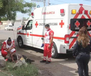Atienden a un hombre con intenso dolor en una pierna en Emiliano Zapata