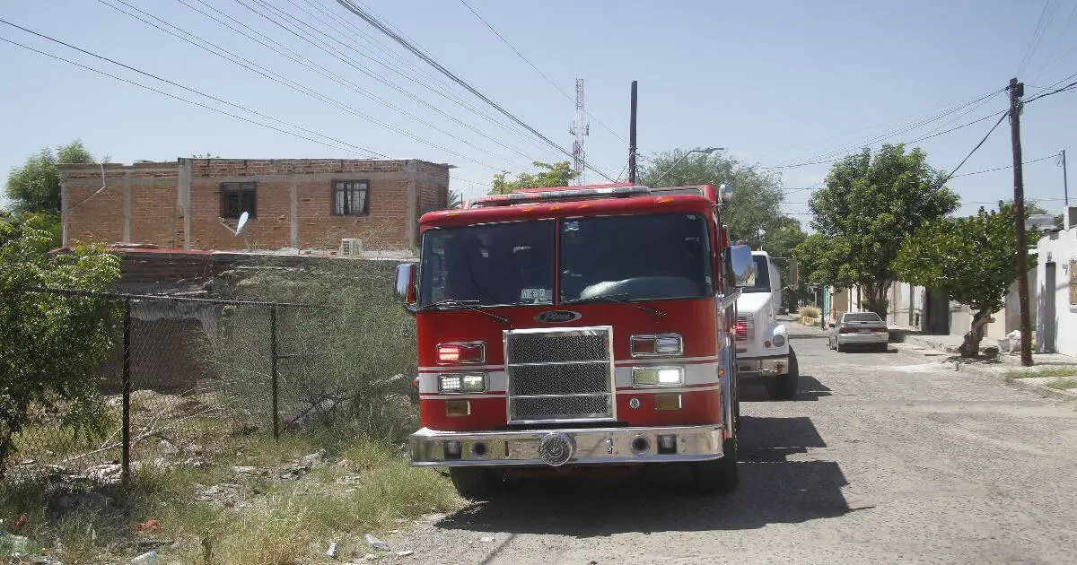 Incendio de maleza se propagó a domicilio deshabitado; no hubo heridos