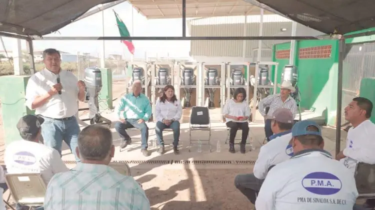 La Conapesca entregó 40 lanchas con motor (Foto:Especial/EXPRESO)