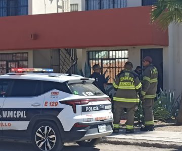 Rescatan a mujer de la tercera edad tras caer en el baño de su casa