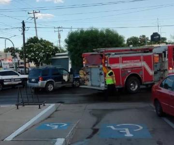 Choque entre tres vehículos dejó una persona herida en colonia Balderama