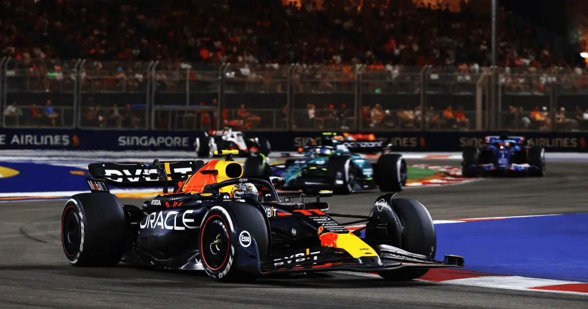 En tormentoso fin de semana para Red Bull, Checo y Max rescatan puntos