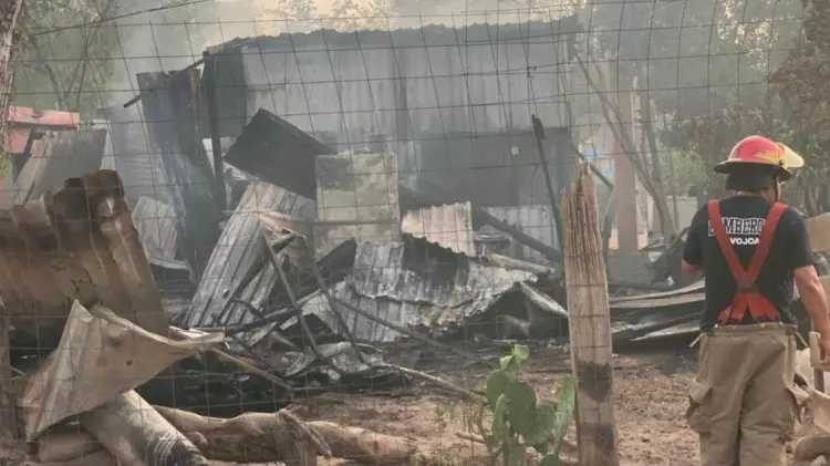 Bomberos atienden 2 incendios de casas diarios en Navojoa (Foto:Especial/EXPRESO)