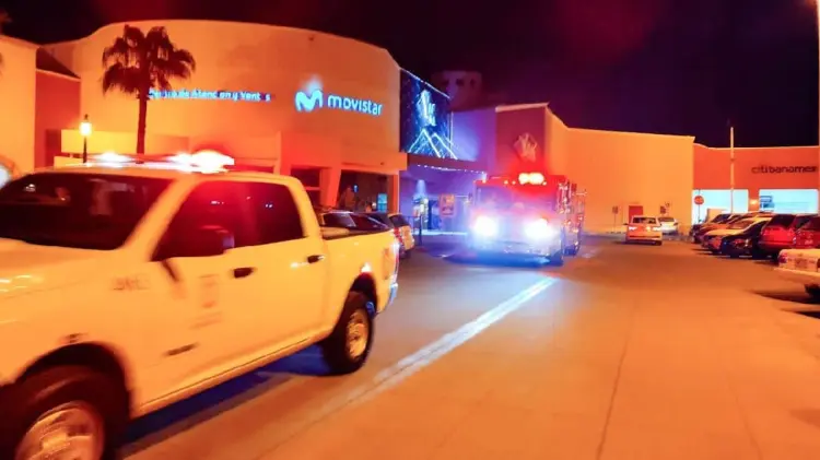 Bomberos atiendes falsa explosión en casino (Foto:Cristian Ruiz/EXPRESO)