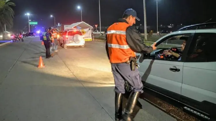 Comercio nocturno afectado por Puntos de Revisión (Foto:John Castellón/EXPRESO)