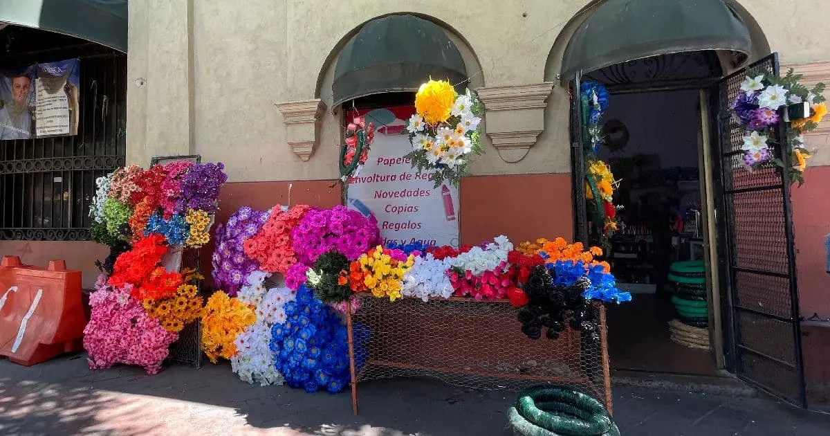 Comercios del Centro se preparan para ventas por el Día de Muertos