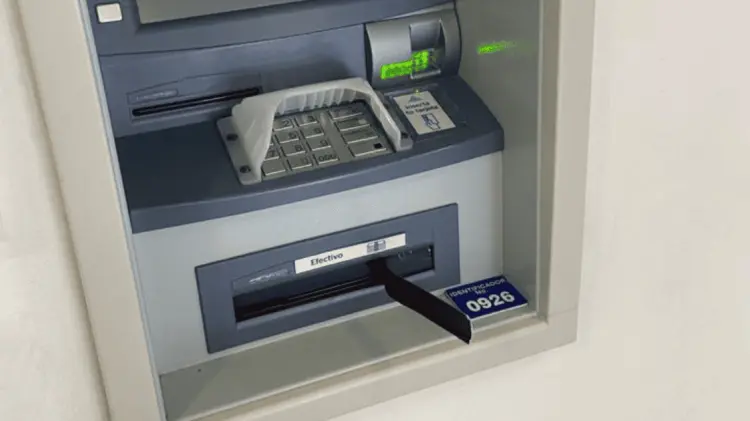 Un hombre intentaba modificar el cajero automático. (Foto: Cortesía/Ilustrativa)