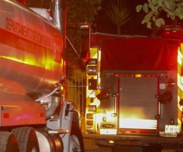 Fuerte incendio consume una vivienda en la colonia El Jito; no hay heridos