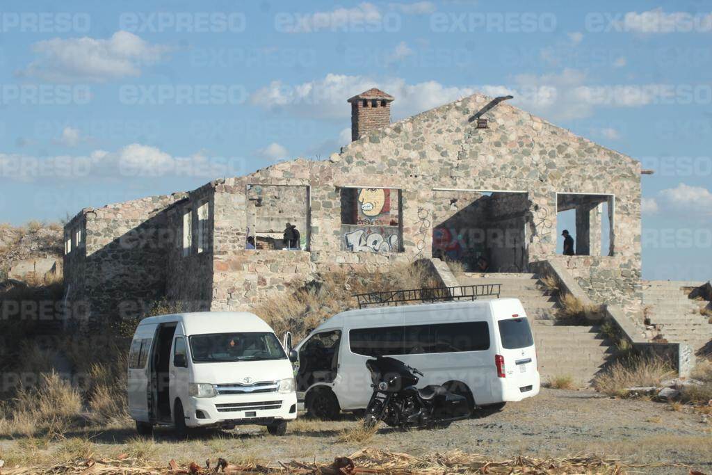Carin León y Grupo Frontera graban video en el Casino del Diablo