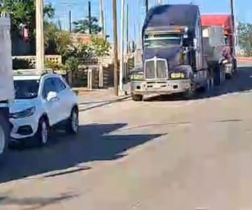 Bloquean salida sur de Guaymas por falta de energía eléctrica