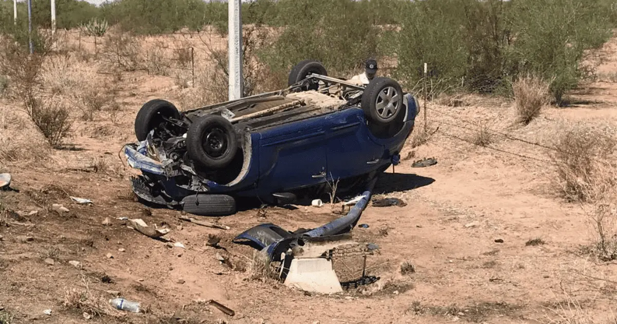 Hombre fallece al volcar su auto