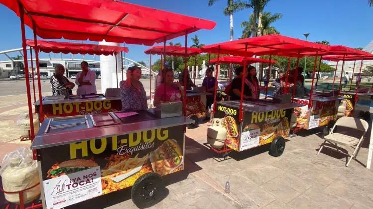 Fueron un total de 18 carritos de hot dogs los que se entregaron. (Foto: Especial/EXPRESO)