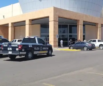 Policías abaten a asaltante en un cine de Ciudad Obregón; uno más escapó