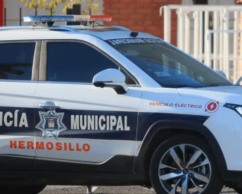  Sorprenden a hombre mientras intentaba robar parte de un refrigerador