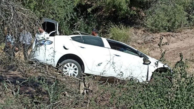 El vehículo salió disparado fuera de la carretera. (Foto: Tadeo Cruz)