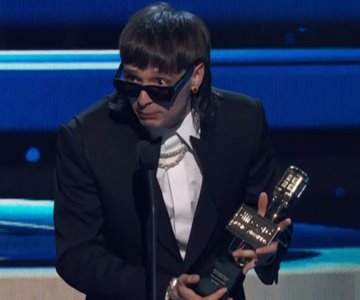 Peso Pluma gana premio Billboard y se lo dedica a México