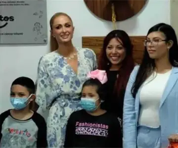 Paris Hilton da conmovedora visita a niños con cáncer en Guadalajara