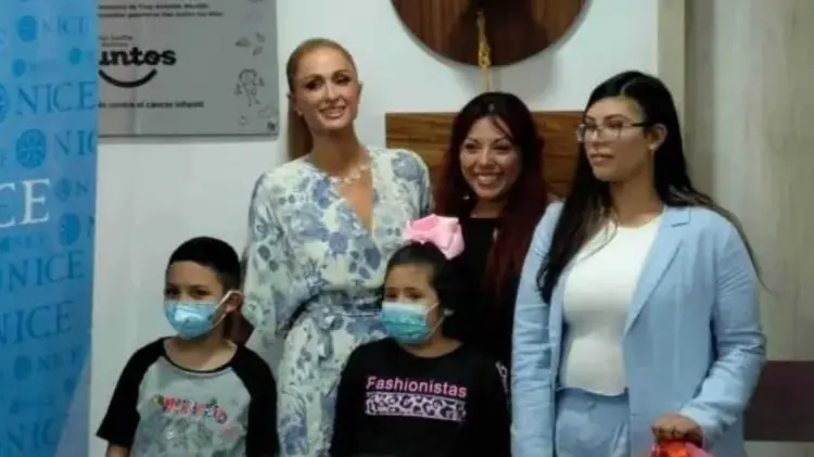 Paris Hilton visitó el Nuevo Hospital Civil de Guadalajara Juan I. Menchaca. (Foto: Tomada de redes)