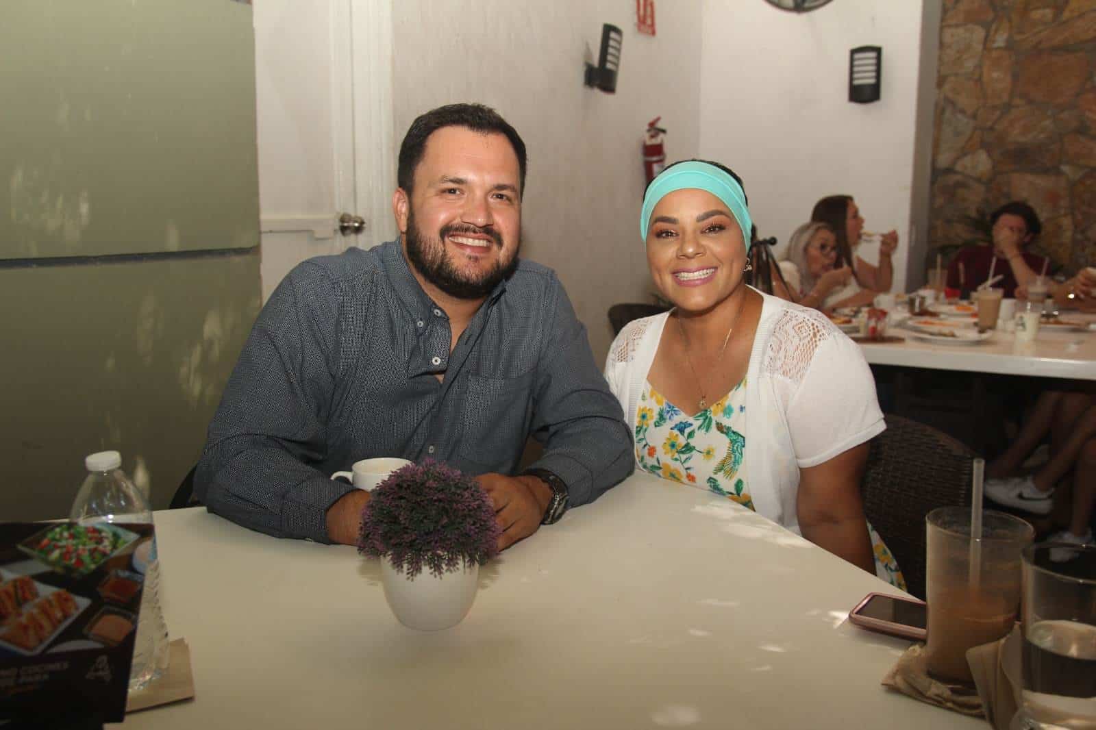 Comparten un rato especial en El Café 57